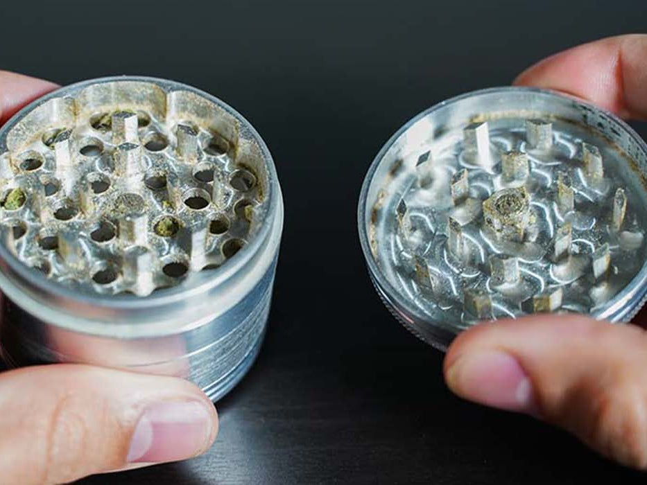 how to use a weed grinder